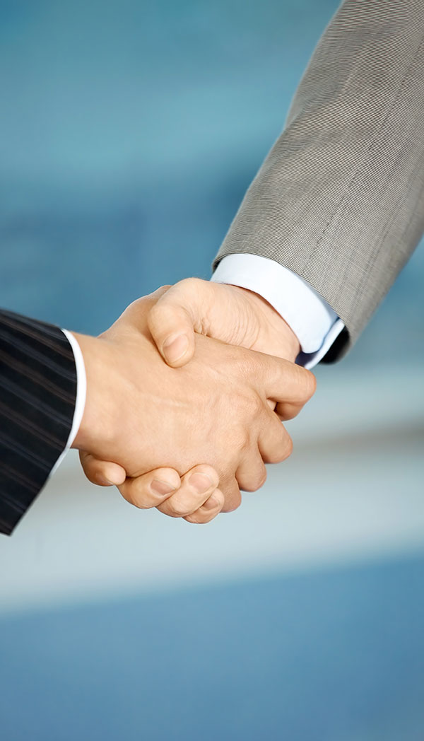 Ingeniería y ahorro energético. Apretón de manos. Manuel Camacho, Ingeniero Técnico Industrial